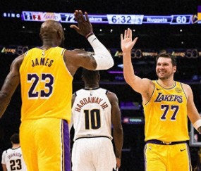 乐鱼体育分部-加时险胜掘金，豪取5连胜！077狂轰30+11+13绝杀，小里32+7+6绝平