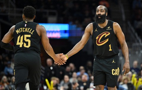 乐鱼体育中心-NBA彩经：湖人难阻火箭 骑士胜猛龙 掘金擒森林狼 老鹰力拼尼克斯
